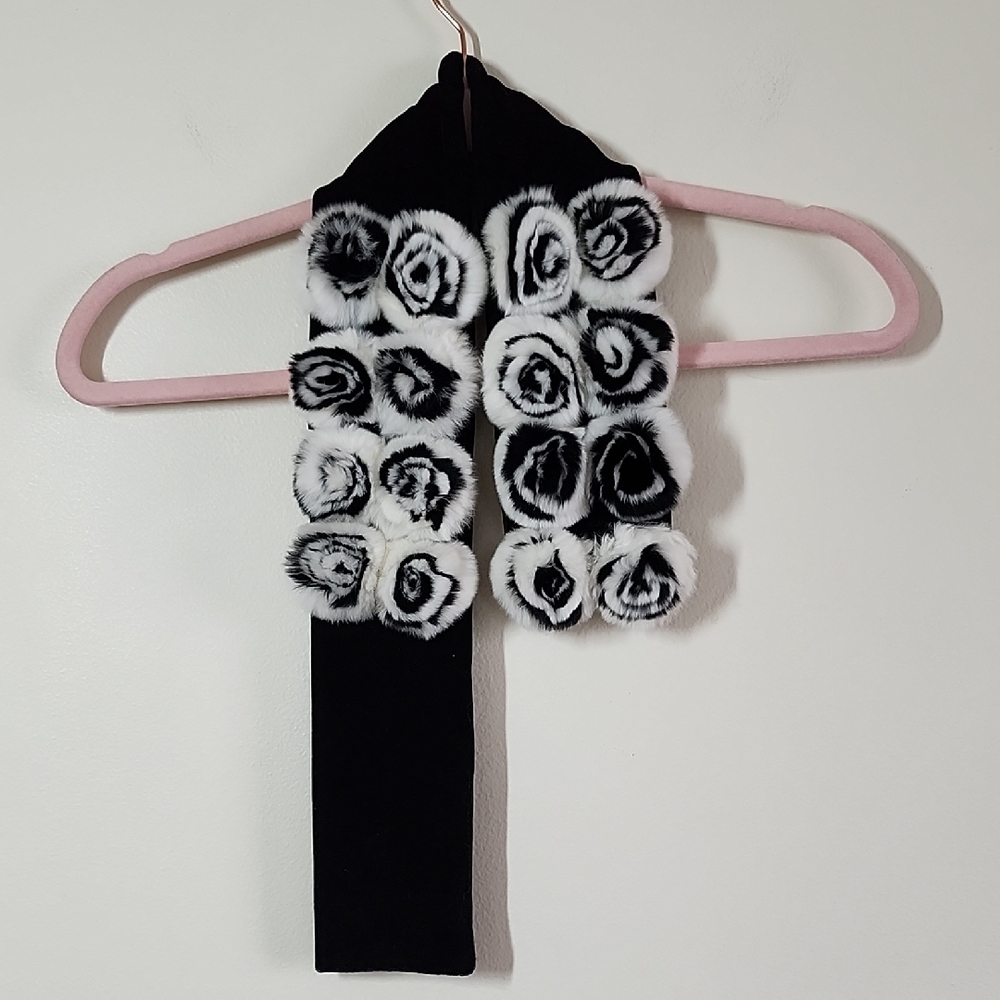 Luxury Genuine Black White Rosette Rabbit Fur Pull Through Neck Scarf 30 Inch